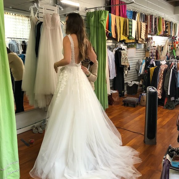 Wedding Dress - Picture 6 of 13